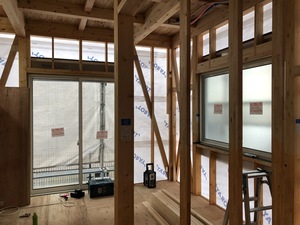 建設中